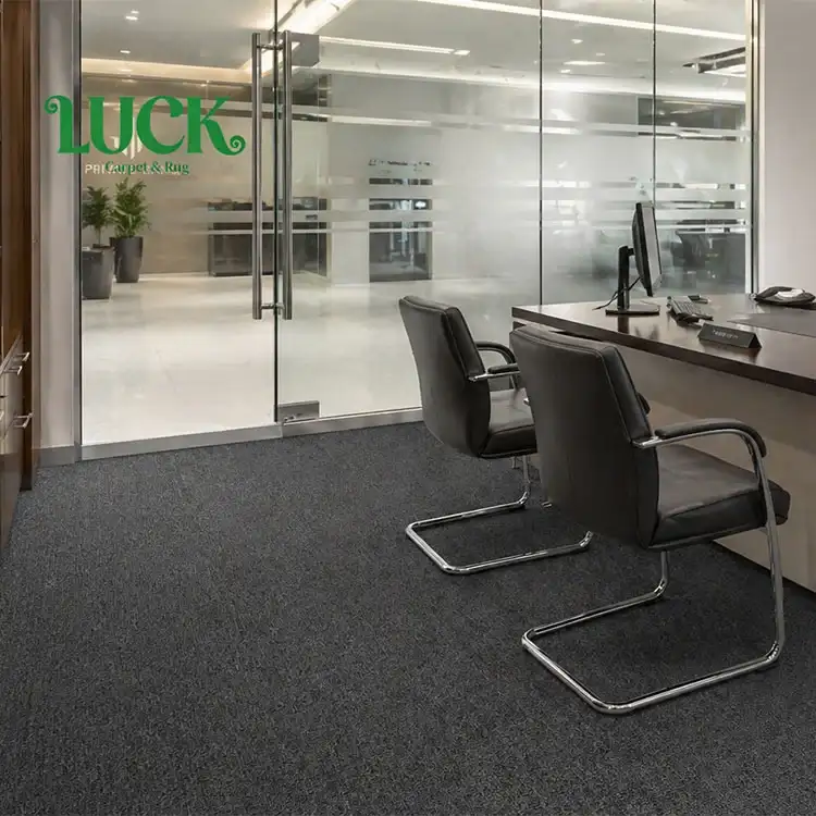 Tapis mur à mur en fil teint en solution touffeté pour les banques